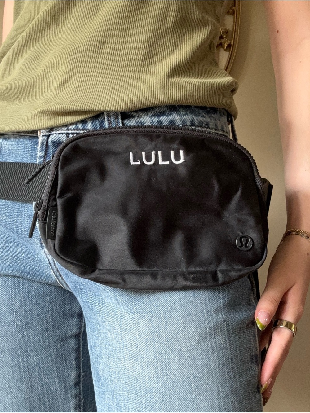 Lululemon Black Everywhere Belt Bag - Picture 6 of 6